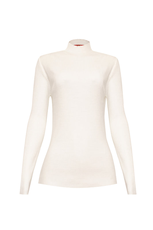 White turtleneck made of knit fabric. With a fit fitting.